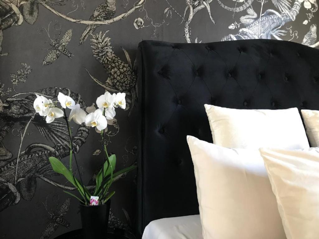 Lippi 42 Guest House Single Room'S In Villa With Garden Milão Exterior foto